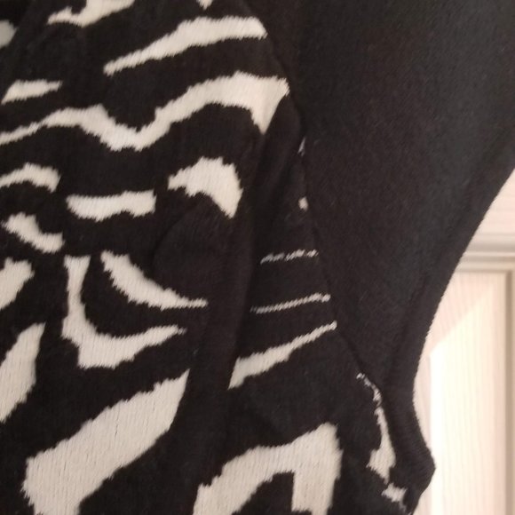 Dynamite V Neck Dress - XS - Picture 3 of 7